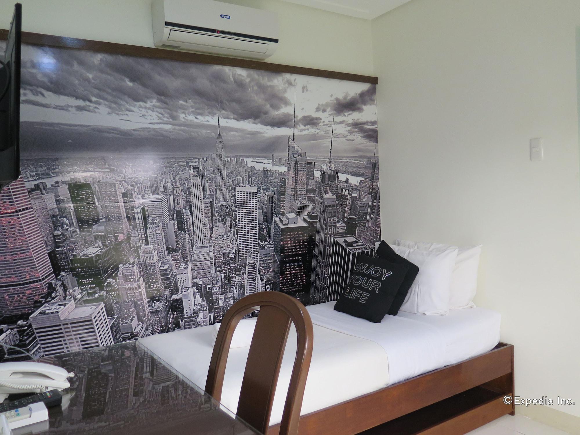 Hotel 717 Cesar Place 3*